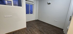 Room in 4 BHK Apartment at DLF The Wellington Estate, Dlf Phase V – for Sale