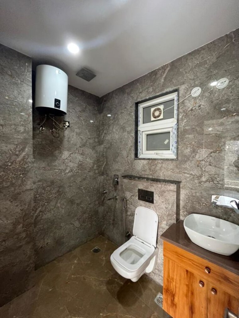 Bathroom, sector 38 3 Bedroom 2200 Sq.Ft. Builder Floor In Sector 38 Gurgaon 9750334