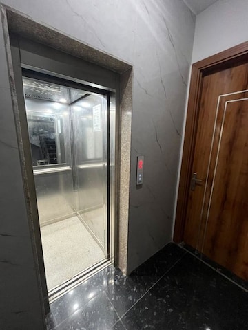 Lift in 3 BHK Builder Floor at Sector 38 – for Rent