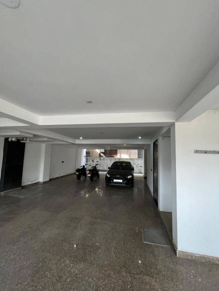  Parking, sector 38 3 Bedroom 2200 Sq.Ft. Builder Floor In Sector 38 Gurgaon 9750334