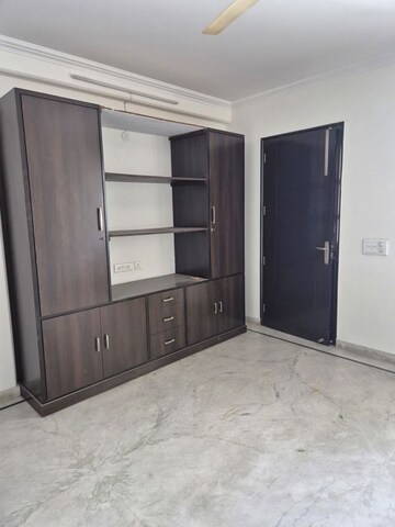 Room in 3 BHK Builder Floor at Sector 40 – for Rent