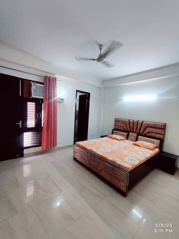 Bedroom in 3 BHK Builder Floor at Sector 40 – for Rent