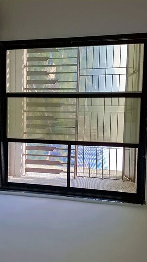 Room in 2 BHK Apartment at Dynamic Crest, Shilphata – for Rent