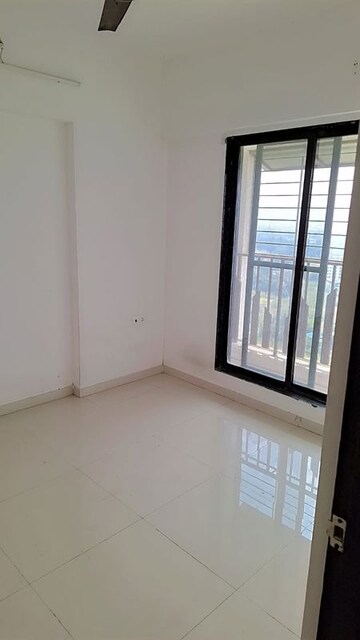 Room in 2 BHK Apartment at Dynamic Crest, Shilphata – for Rent