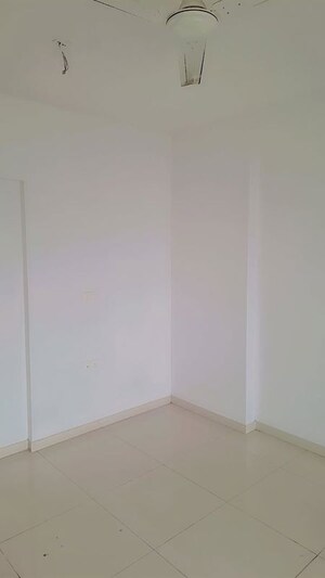 Room in 2 BHK Apartment at Dynamic Crest, Shilphata – for Rent