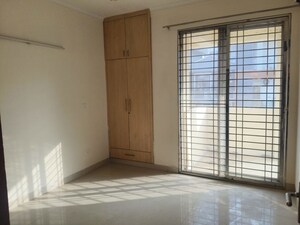 Room in 3 BHK Apartment at Ansal API Esencia, Sector 67 – for Rent