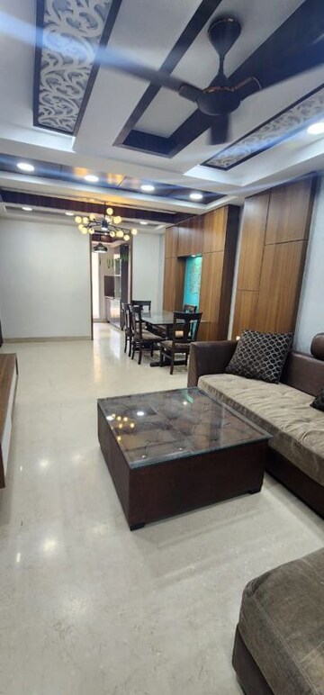 Living Room in 3 BHK Builder Floor at Unitech South City 1, South City 1 – for Rent