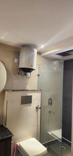 Bathroom in 3 BHK Builder Floor at Unitech South City 1, South City 1 – for Rent