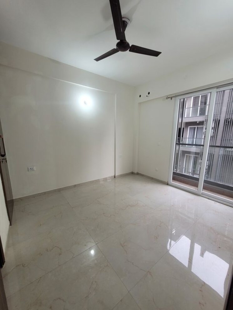 Room, smart-world-gems 2.5 Bedroom 1150 Sq.Ft. Apartment In Sector 89 Gurgaon 9750383