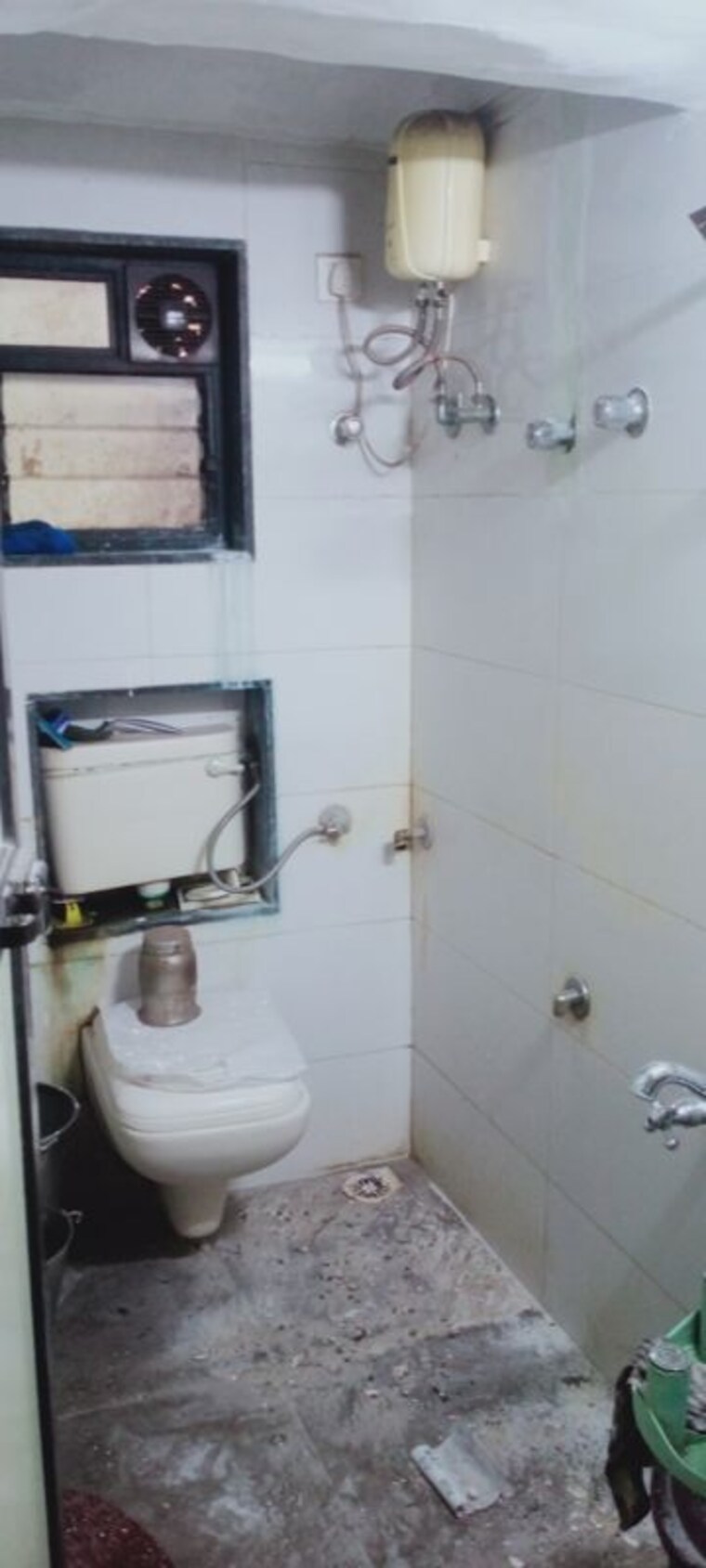 Bathroom, bindra-complex 1 RK 300 Sq.Ft. Apartment In Andheri East Mumbai 9750384