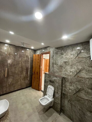 Bedroom in 3 BHK Builder Floor at Unitech South City 1, South City 1 – for Rent