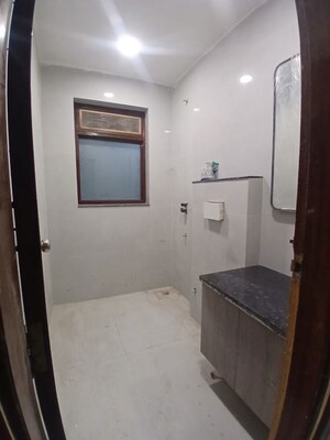 Bathroom in 3 BHK Builder Floor at Unitech South City 1, South City 1 – for Rent