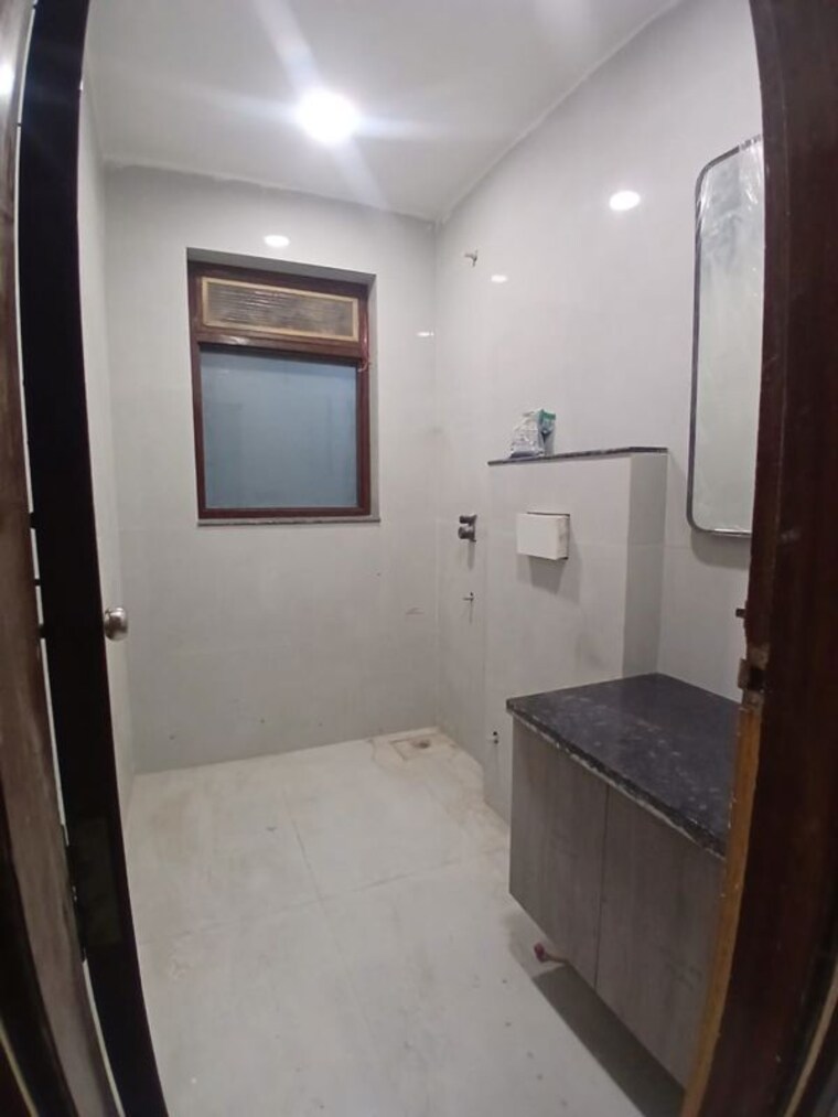 Bathroom, unitech-south-city-1 3 Bedroom 2200 Sq.Ft. Builder Floor In South City 1 Gurgaon 9750405