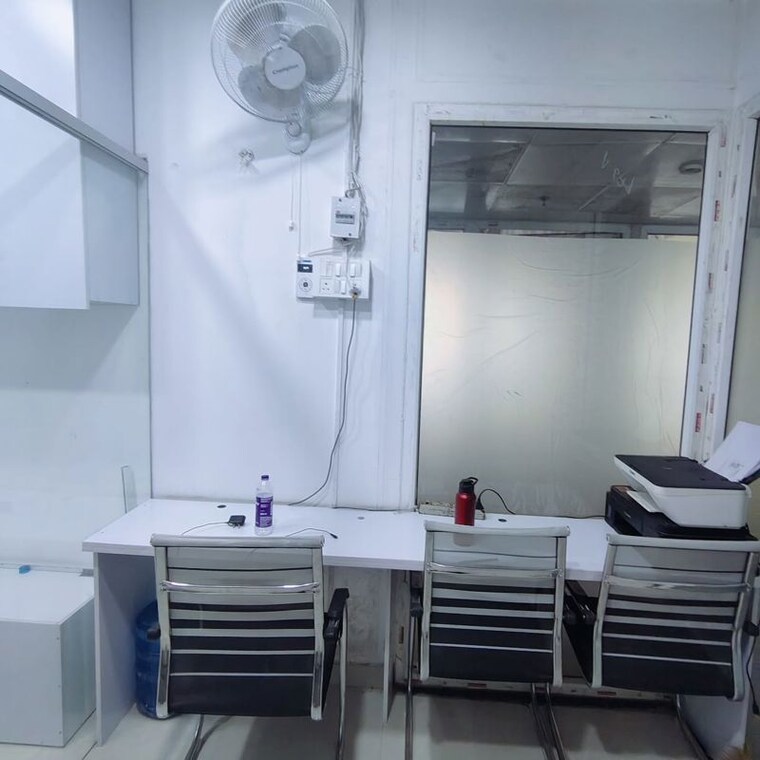 Team Area, gaur-city-mall Commercial Office Space 300 Sq.Ft. In Sector 4 Greater Noida Greater Noida 9750397