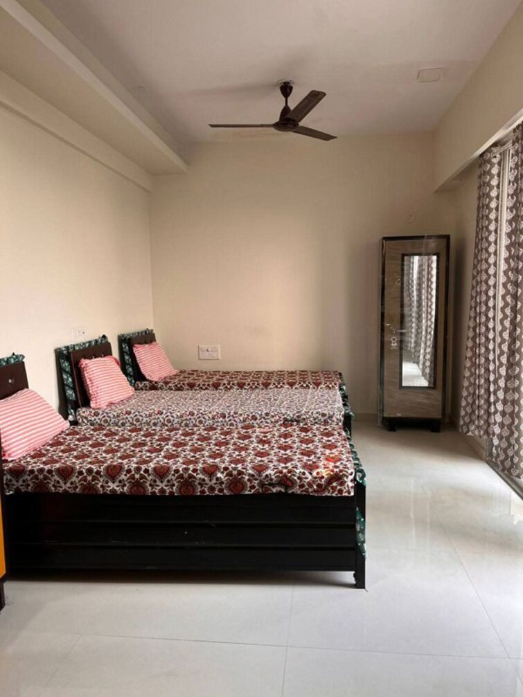 Room, goregaon west Pg For Boys In Goregaon West 9750421