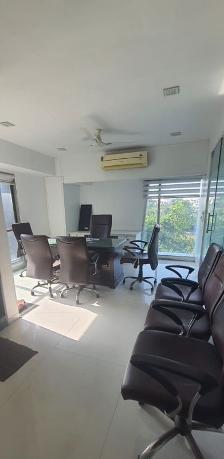 Team Area, adajan Commercial Office Space 2100 Sq.Ft. In Adajan Surat 9750429