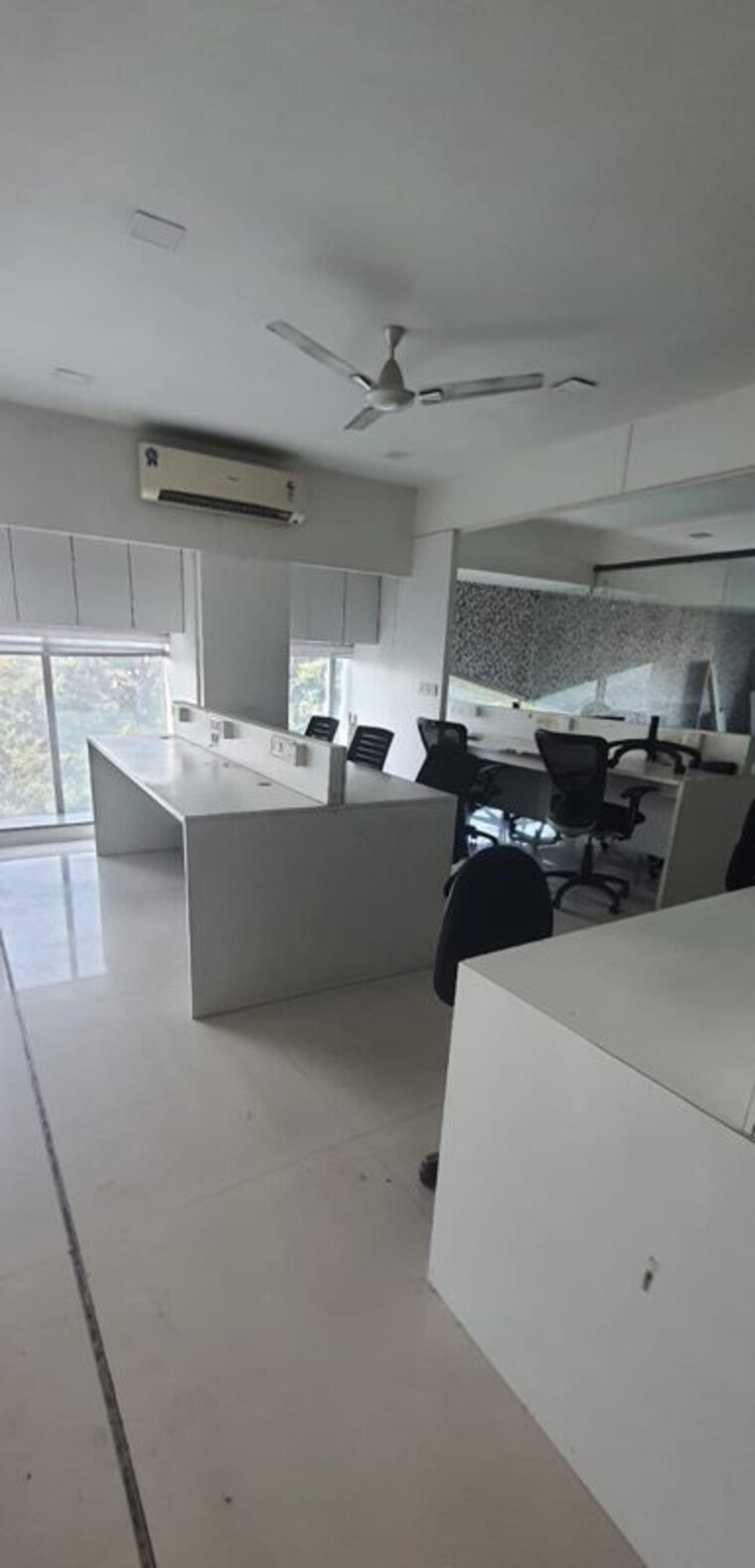 Team Area, adajan Commercial Office Space 2100 Sq.Ft. In Adajan Surat 9750429