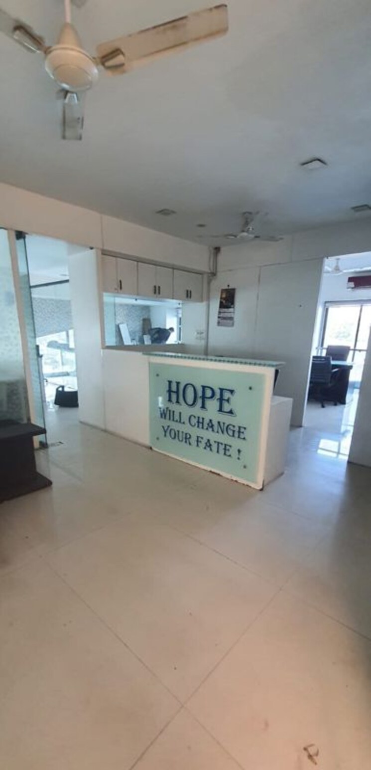 Team Area, adajan Commercial Office Space 2100 Sq.Ft. In Adajan Surat 9750429