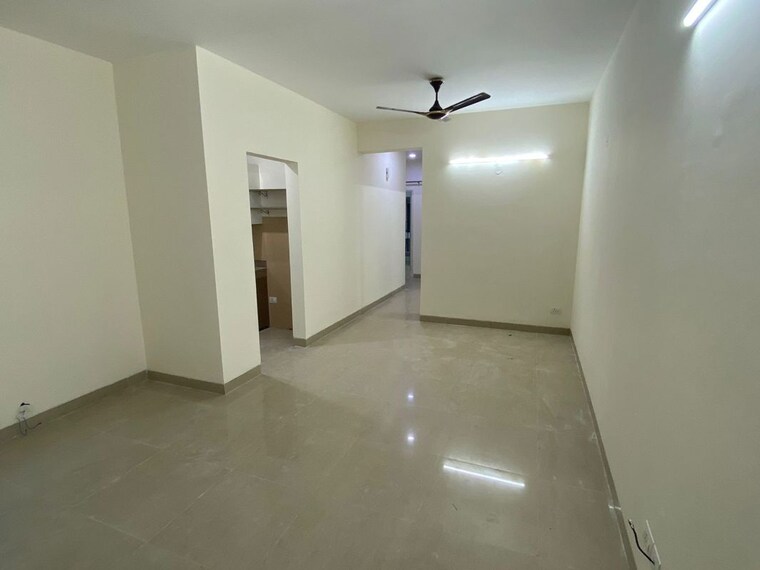 Room, emaar-emerald-estate 3.5 Bedroom 1400 Sq.Ft. Apartment In Sector 65 Gurgaon 9750477