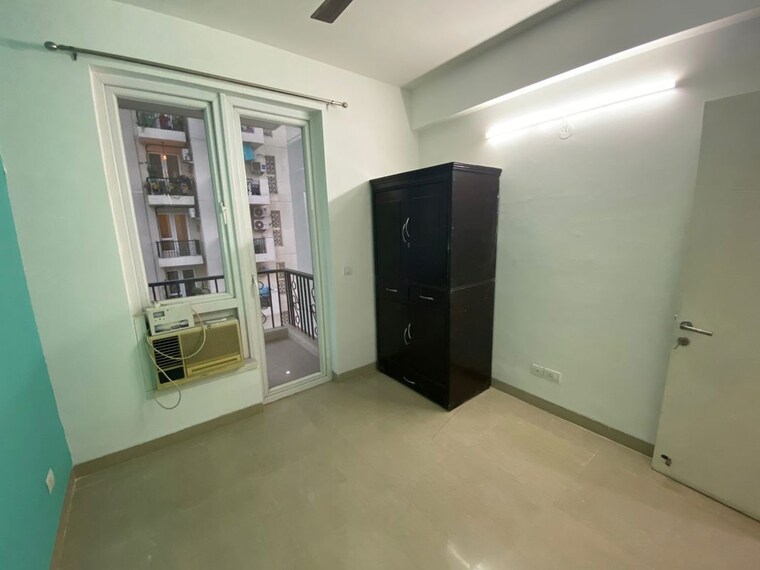 Room, emaar-emerald-estate 3.5 Bedroom 1400 Sq.Ft. Apartment In Sector 65 Gurgaon 9750477