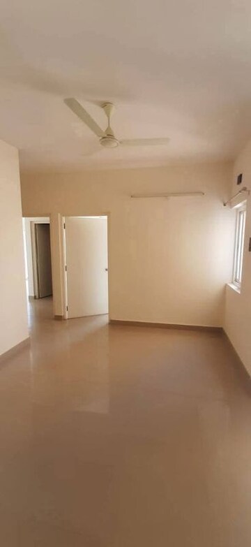 Room in 3 BHK Apartment at Pardos Okas Residency, Sushant Golf City – for Rent