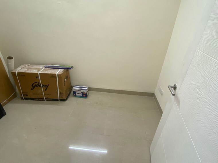 undefined, emaar-emerald-estate 3.5 Bedroom 1400 Sq.Ft. Apartment In Sector 65 Gurgaon 9750506