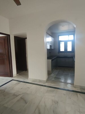 Building Lobby in 3 BHK Apartment at Oasis Apartments, Sector 55 – for Rent