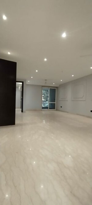 Room in 3 BHK Apartment at Oasis Apartments, Sector 55 – for Rent