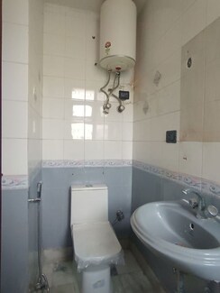 3 BHK + Study Room Apartment For Rent in Oasis Apartments