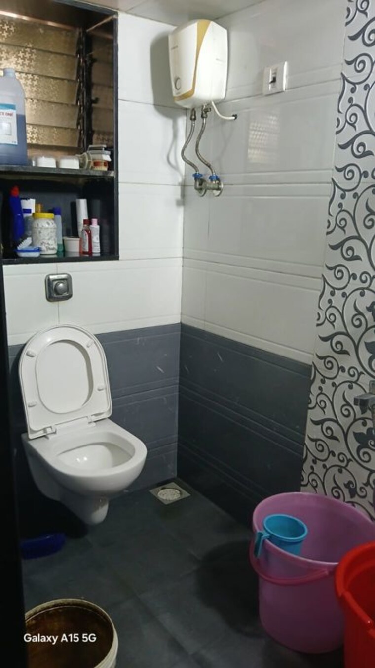 Bathroom, yash-laxman-niwas 1 Bedroom 585 Sq.Ft. Apartment In Malad West Mumbai 9750592
