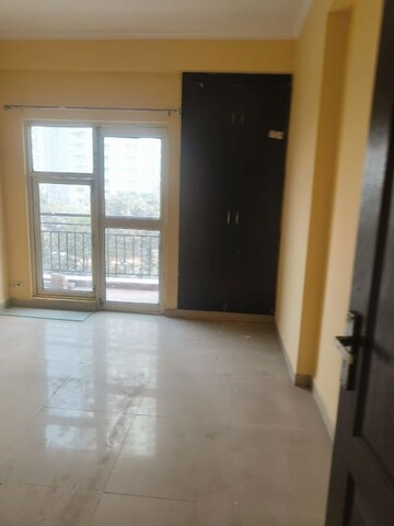 Room in 2 BHK Apartment at Aims Golf Avenue II, Sector 75 – for Rent