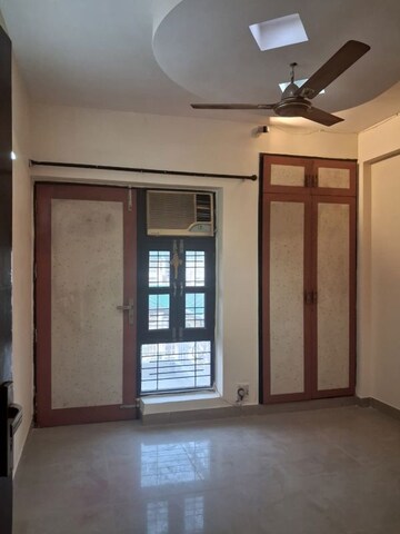 Room in 2 BHK Builder Floor at SS Mayfield Gardens, Sector 51 – for Rent