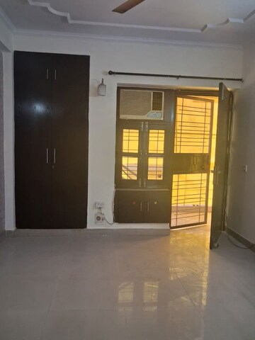 Room in 2 BHK Builder Floor at SS Mayfield Gardens, Sector 51 – for Rent