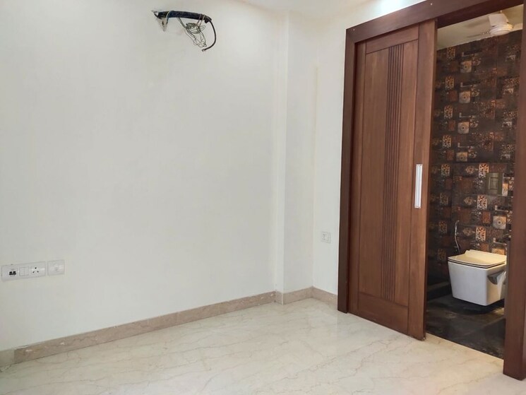 Room, east of kailash 3 Bedroom 1200 Sq.Ft. Builder Floor In East Of Kailash Delhi 9750698
