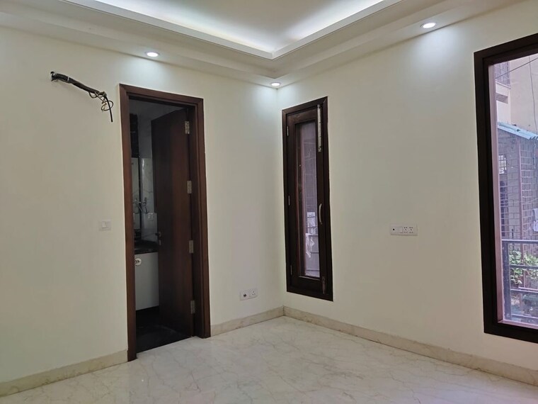 Room, east of kailash 3 Bedroom 1200 Sq.Ft. Builder Floor In East Of Kailash Delhi 9750698