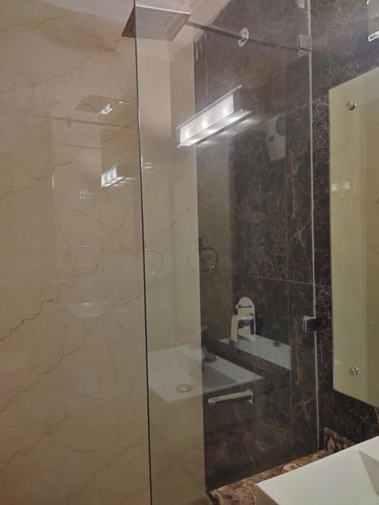 Bathroom, east of kailash 3 Bedroom 1200 Sq.Ft. Builder Floor In East Of Kailash Delhi 9750698