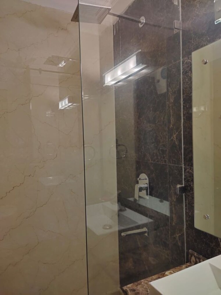Bathroom, east of kailash 3 Bedroom 1200 Sq.Ft. Builder Floor In East Of Kailash Delhi 9750698