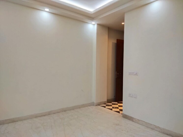 Room, east of kailash 3 Bedroom 1200 Sq.Ft. Builder Floor In East Of Kailash Delhi 9750698
