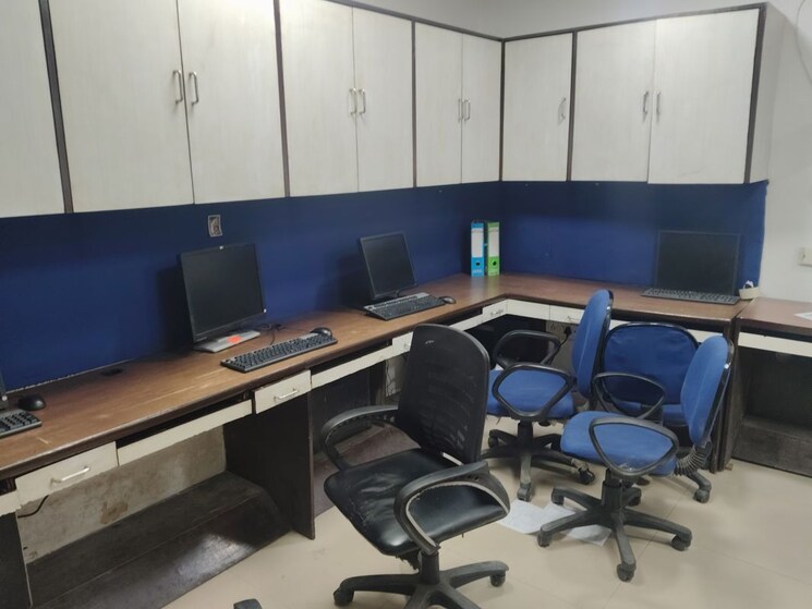 Team Area, netaji subhash place Commercial Office Space 478 Sq.Ft. In Netaji Subhash Place Delhi 9750705
