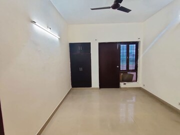 Room in 3 BHK Builder Floor at SS Mayfield Gardens, Sector 51 – for Rent