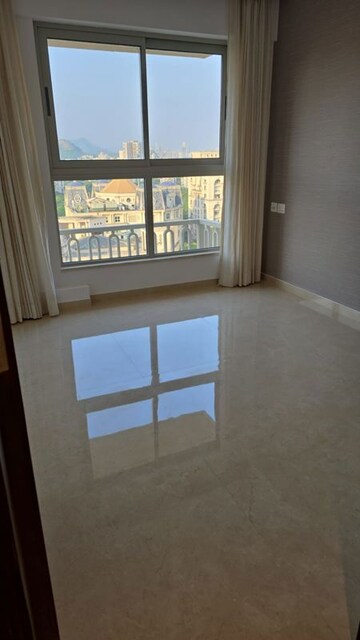 Room in 3 BHK Apartment at Hiranandani Highland, Powai – for Rent