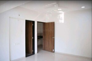 Room in 4 BHK Apartment at Associated Sai Smruti, Dahanukar Colony – for Rent
