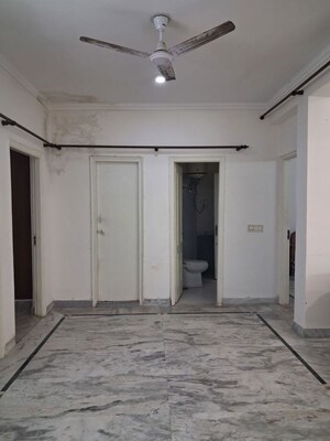 Building Lobby in 3 BHK Builder Floor at Unitech South City II, Sector 50 – for Rent
