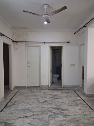 Building Lobby in 3 BHK Builder Floor at Unitech South City II, Sector 50 – for Rent