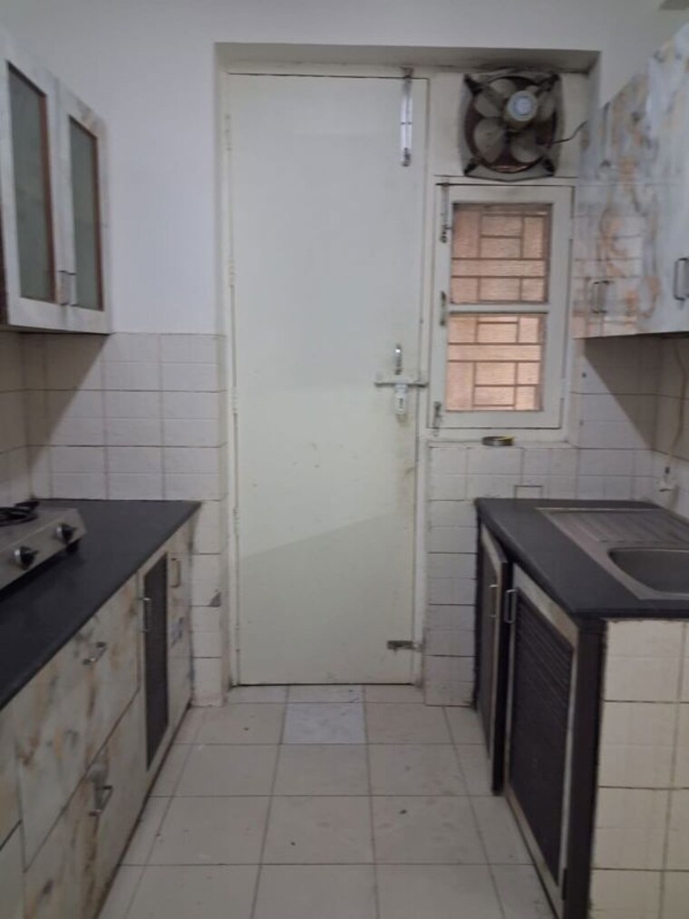 Kitchen, unitech-south-city-ii 3 Bedroom 1650 Sq.Ft. Builder Floor In Sector 50 Gurgaon 9750799