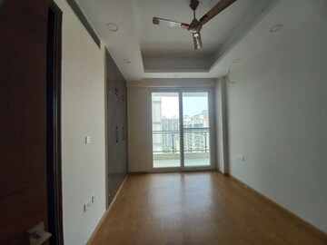 Room in 4 BHK Apartment at Mahagun Mezzaria, Sector 78 – for Rent