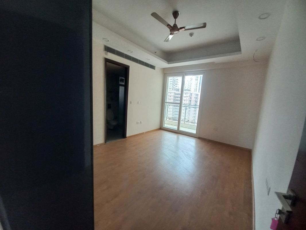 4 BHK + Servant Room,Extra Room Apartment For Rent in Mahagun Mezzaria