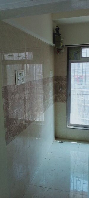 Room in 1 BHK Apartment at Bindra Complex, Andheri East – for Sale