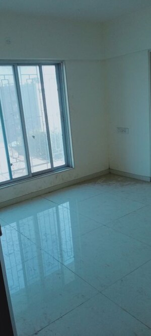 Room in 1 BHK Apartment at Bindra Complex, Andheri East – for Sale