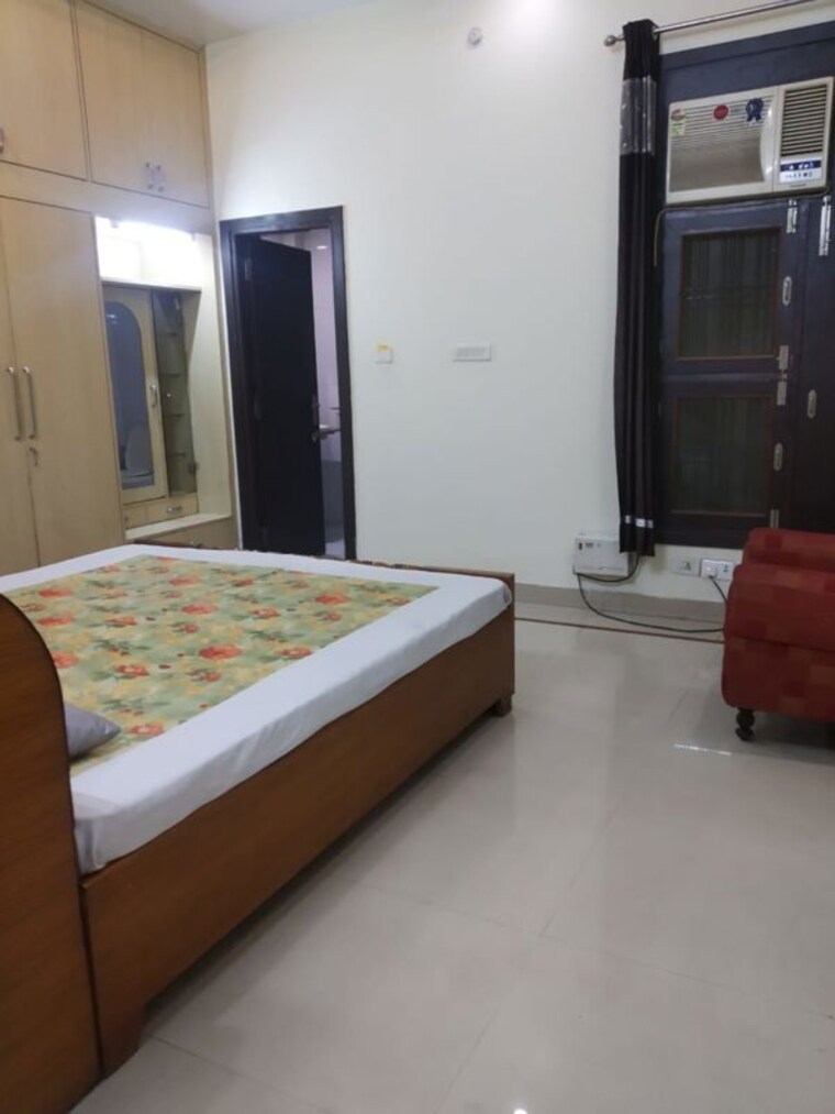 Room, gomti nagar Pg For Boys & Girls In Gomti Nagar 9750881